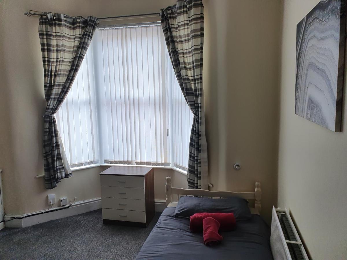 12 Person 6 Bedroom Self Catering House Liverpool Exterior foto